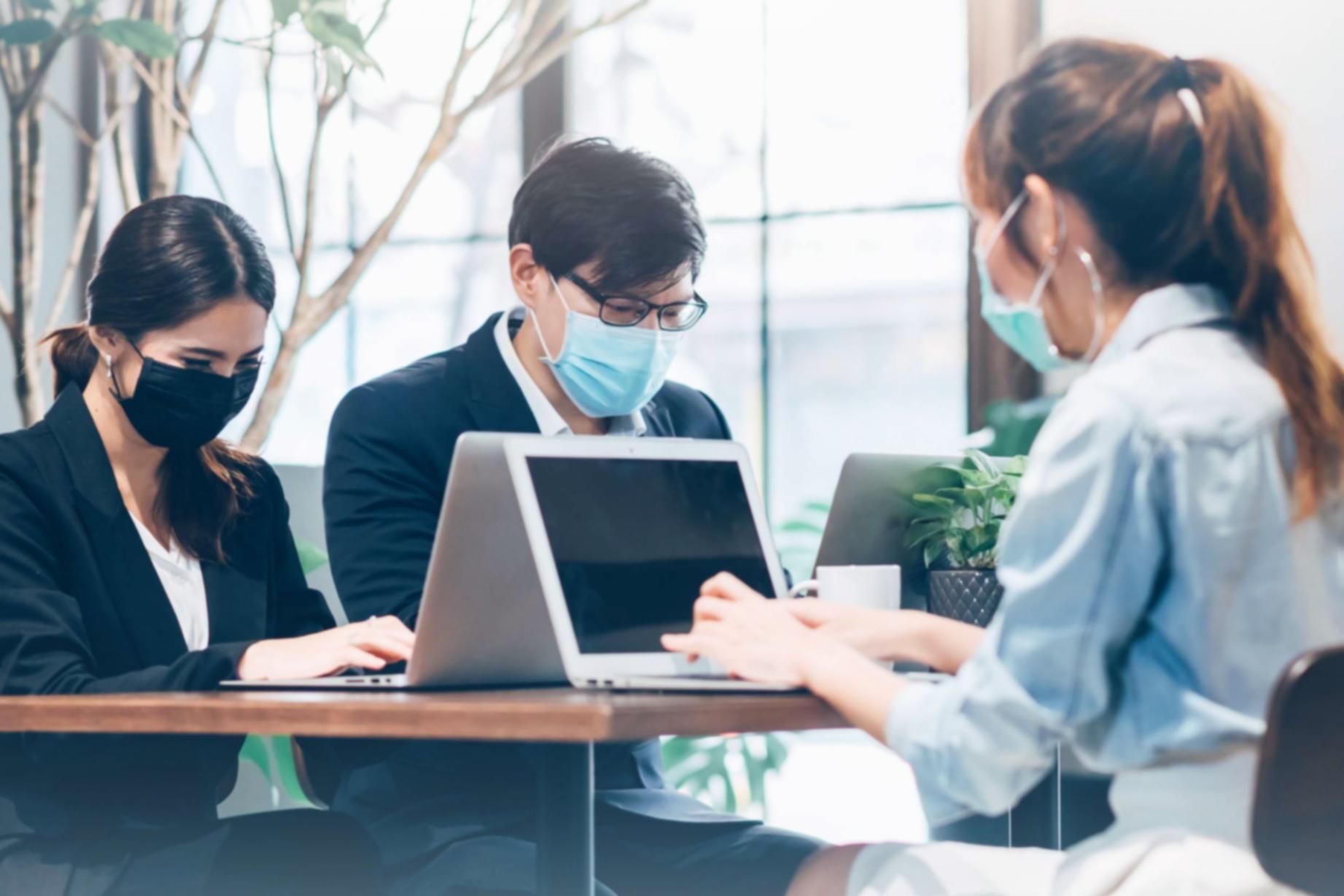 Communauté d'apprenants collaborant sur un projet